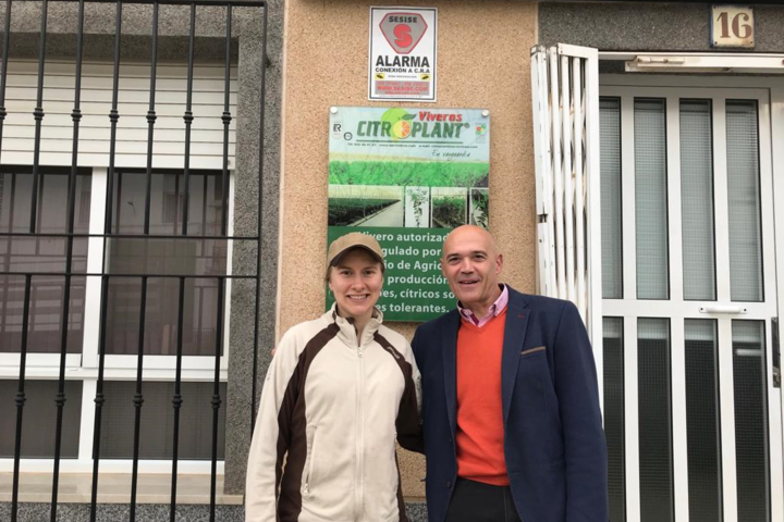 102378-Foto de la alumna Helle Hordum Poulsen con José María Ros Piqueras, su tutor del CIFEA de Lorca